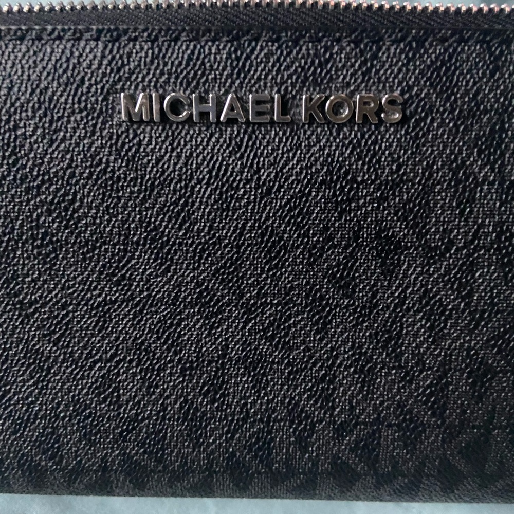 Michael Kors Jet set wallet wristlet